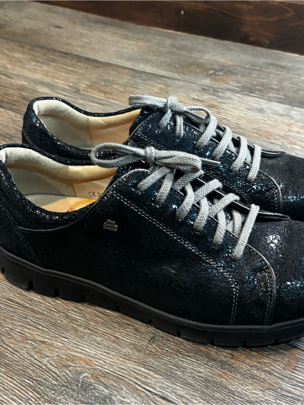 Finn Comfort Women's Black Sparkle Lace-Up Sneakers